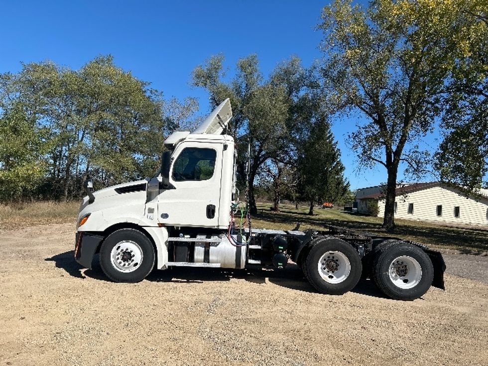 Day Cab Tractor-Heavy Duty Tractors-Freightliner-2019-T12664ST-Brooklyn Park-MN-314,859\n\t\tmiles-$ 43,000 - Image 4