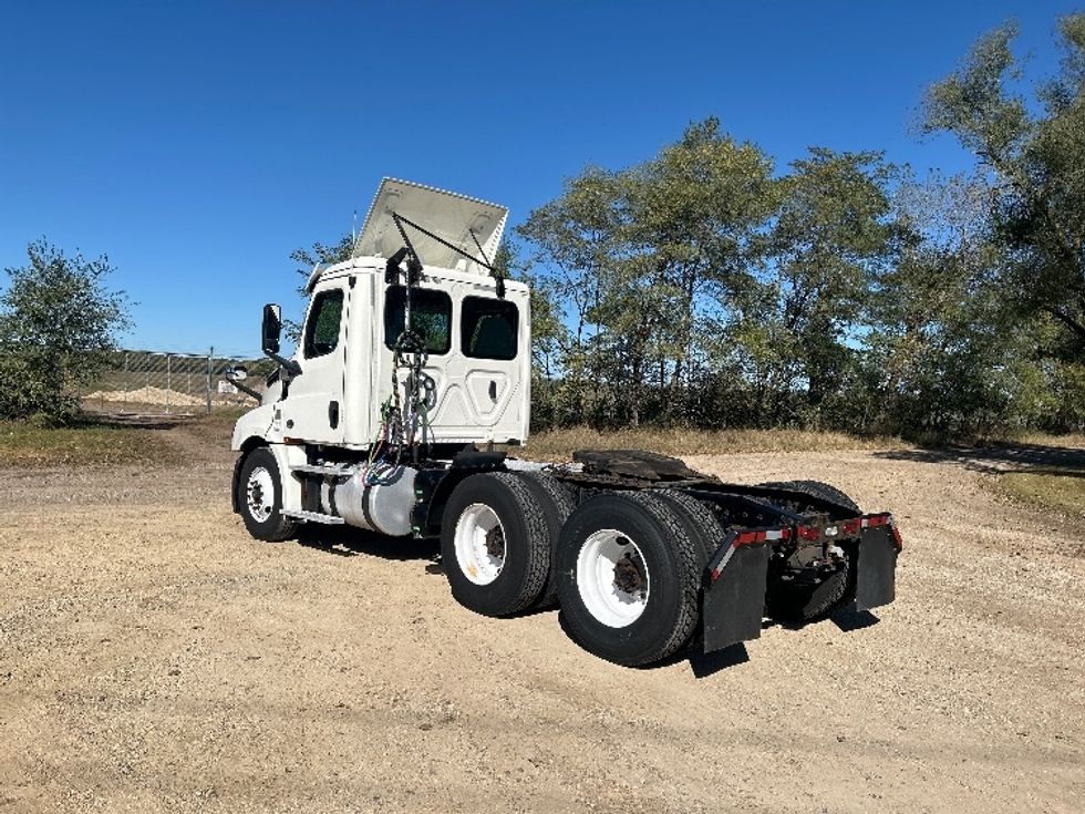 Day Cab Tractor-Heavy Duty Tractors-Freightliner-2019-T12664ST-Brooklyn Park-MN-314,859\n\t\tmiles-$ 43,000 - Image 5