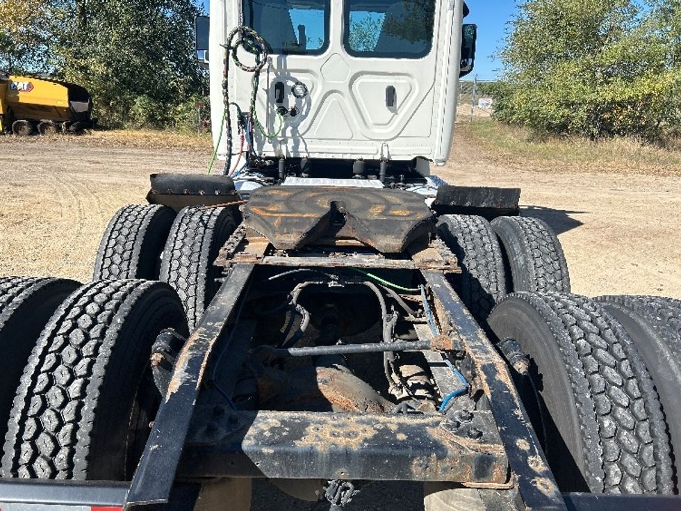 Day Cab Tractor-Heavy Duty Tractors-Freightliner-2019-T12664ST-Brooklyn Park-MN-314,859\n\t\tmiles-$ 43,000 - Image 6