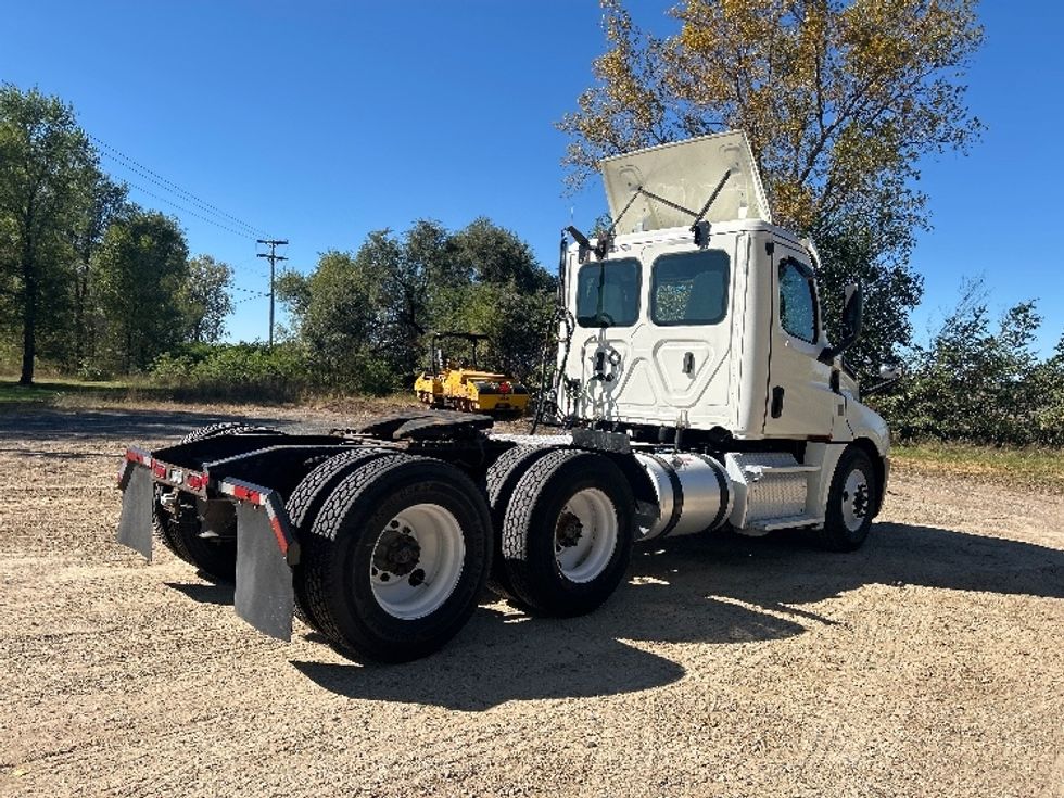 Day Cab Tractor-Heavy Duty Tractors-Freightliner-2019-T12664ST-Brooklyn Park-MN-314,859\n\t\tmiles-$ 43,000 - Image 7