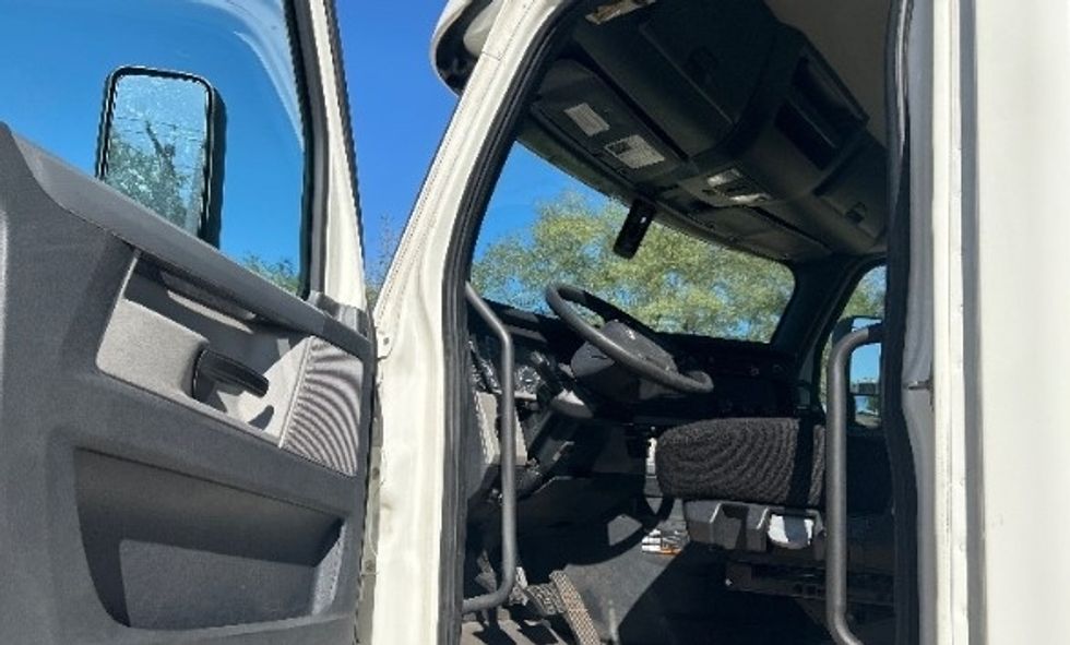 Day Cab Tractor-Heavy Duty Tractors-Freightliner-2019-T12664ST-Brooklyn Park-MN-314,859\n\t\tmiles-$ 43,000 - Image 9