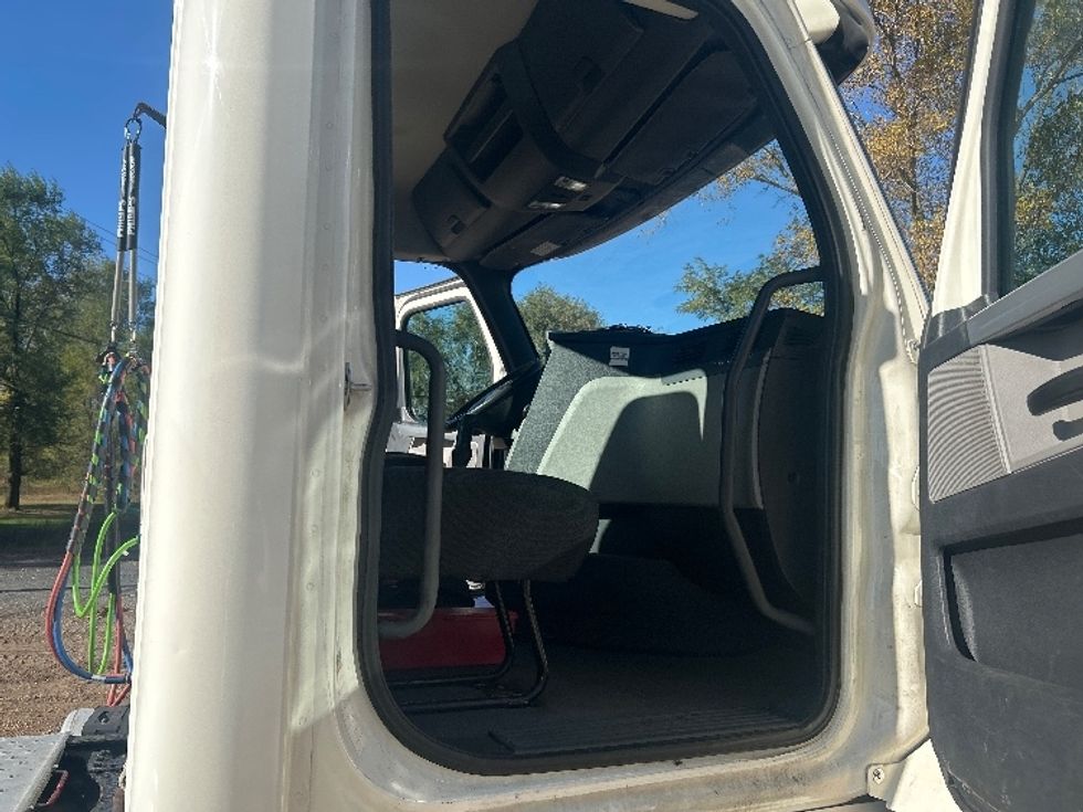 Day Cab Tractor-Heavy Duty Tractors-Freightliner-2019-T12664ST-Brooklyn Park-MN-315,779\n\t\tmiles-$ 43,000 - Image 12