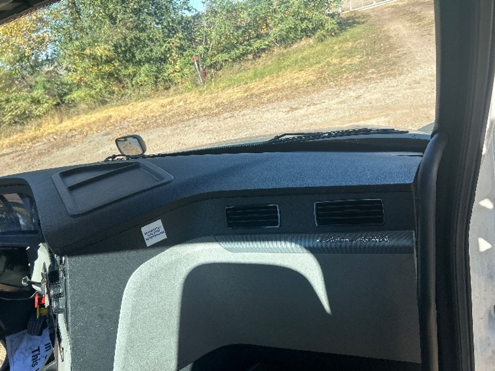 Day Cab Tractor-Heavy Duty Tractors-Freightliner-2019-T12664ST-Brooklyn Park-MN-315,779\n\t\tmiles-$ 43,000 - Image 13
