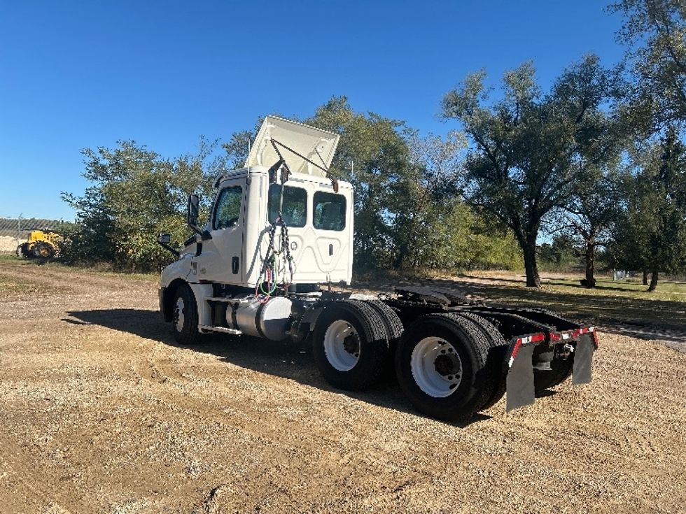 Day Cab Tractor-Heavy Duty Tractors-Freightliner-2019-T12664ST-Brooklyn Park-MN-315,779\n\t\tmiles-$ 43,000 - Image 5