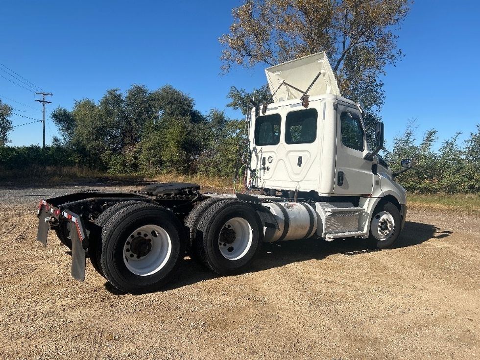 Day Cab Tractor-Heavy Duty Tractors-Freightliner-2019-T12664ST-Brooklyn Park-MN-315,779\n\t\tmiles-$ 43,000 - Image 7