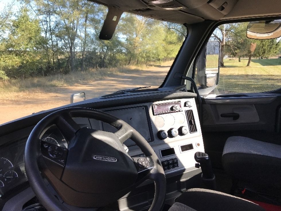 Day Cab Tractor-Heavy Duty Tractors-Freightliner-2019-T12664ST-Brooklyn Park-MN-319,172\n\t\tmiles-$ 42,750 - Image 10