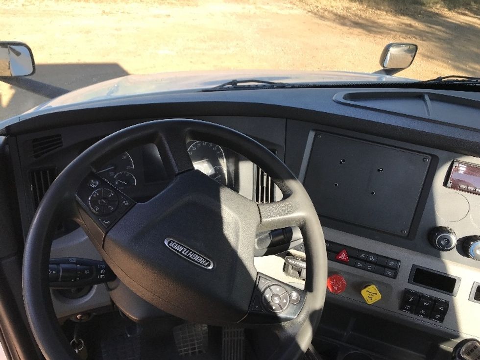 Day Cab Tractor-Heavy Duty Tractors-Freightliner-2019-T12664ST-Brooklyn Park-MN-319,172\n\t\tmiles-$ 42,750 - Image 11