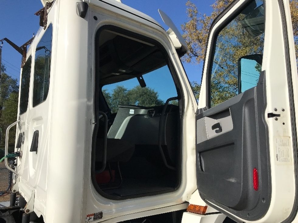 Day Cab Tractor-Heavy Duty Tractors-Freightliner-2019-T12664ST-Brooklyn Park-MN-319,172\n\t\tmiles-$ 42,750 - Image 12