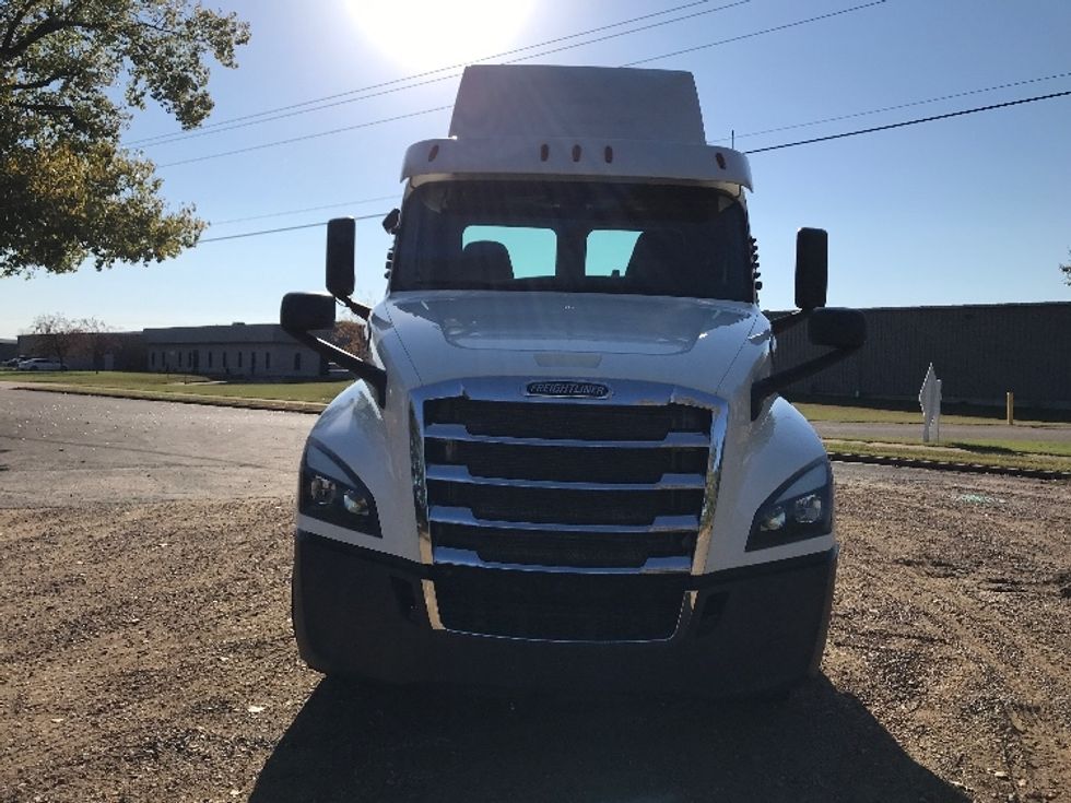 Day Cab Tractor-Heavy Duty Tractors-Freightliner-2019-T12664ST-Brooklyn Park-MN-319,172\n\t\tmiles-$ 42,750 - Image 2