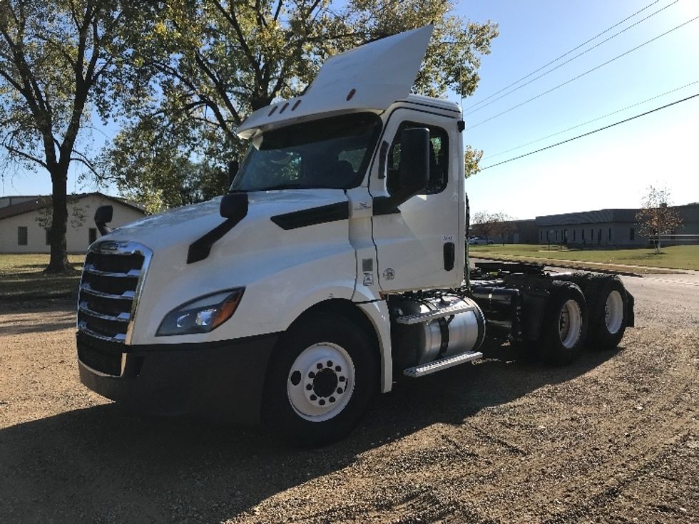 Day Cab Tractor-Heavy Duty Tractors-Freightliner-2019-T12664ST-Brooklyn Park-MN-319,172\n\t\tmiles-$ 42,750 - Image 3