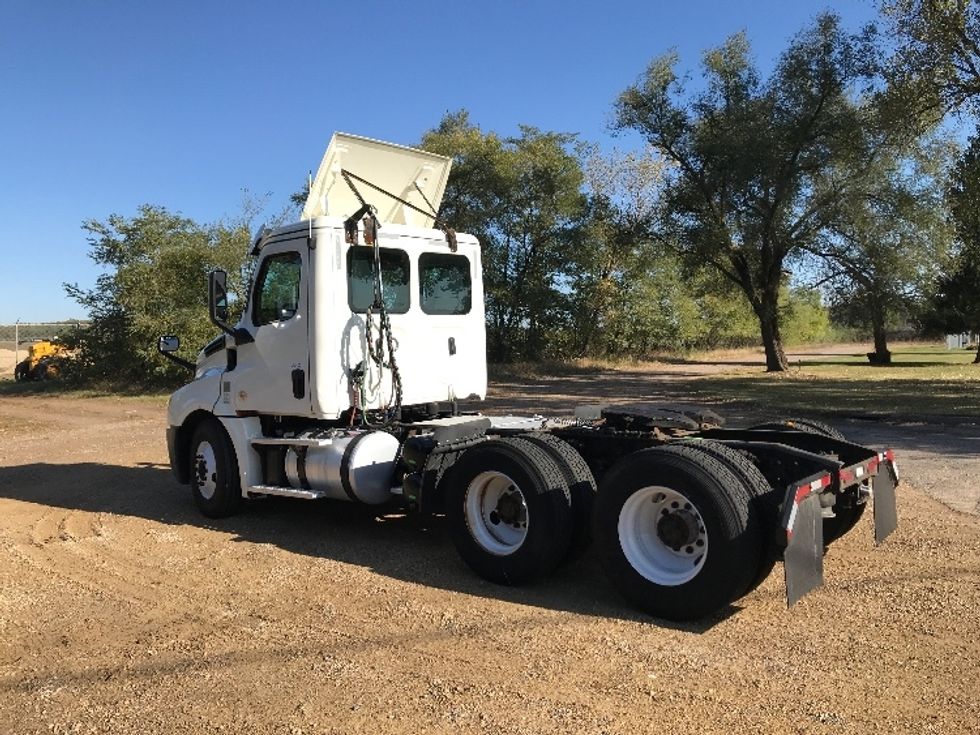 Day Cab Tractor-Heavy Duty Tractors-Freightliner-2019-T12664ST-Brooklyn Park-MN-319,172\n\t\tmiles-$ 42,750 - Image 5
