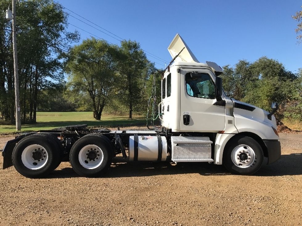 Day Cab Tractor-Heavy Duty Tractors-Freightliner-2019-T12664ST-Brooklyn Park-MN-319,172\n\t\tmiles-$ 42,750 - Image 8