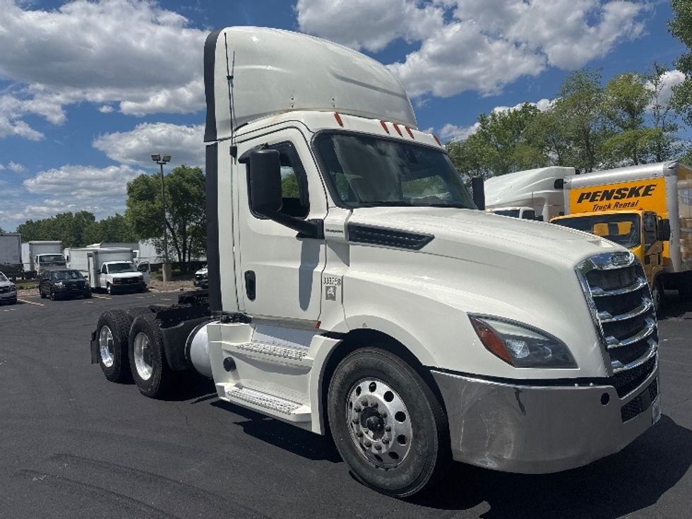 Day Cab Tractor-Heavy Duty Tractors-Freightliner-2019-T12664ST-Brooklyn Park-MN-415,134\n\t\tmiles-$ 40,250 - Image 1