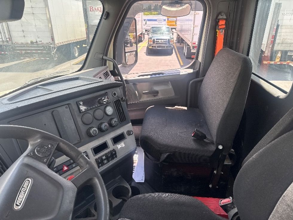 Day Cab Tractor-Heavy Duty Tractors-Freightliner-2019-T12664ST-Brooklyn Park-MN-415,134\n\t\tmiles-$ 40,250 - Image 10