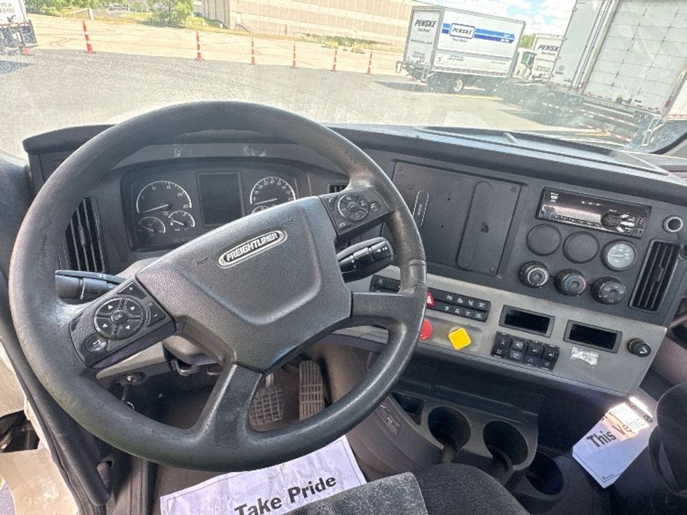 Day Cab Tractor-Heavy Duty Tractors-Freightliner-2019-T12664ST-Brooklyn Park-MN-415,134\n\t\tmiles-$ 40,250 - Image 11