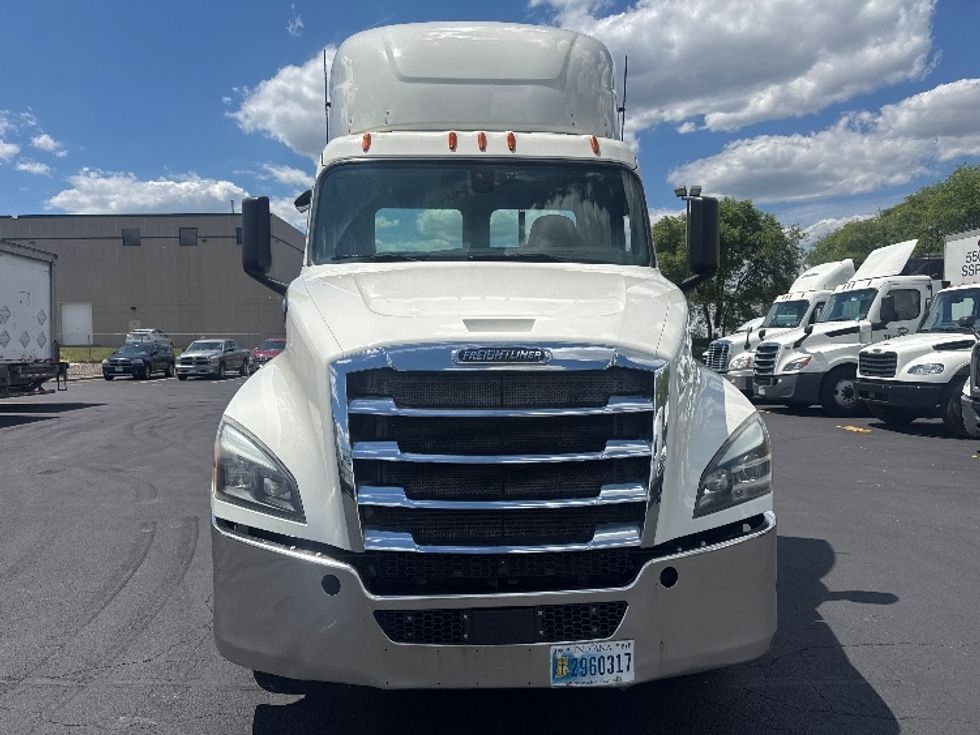Day Cab Tractor-Heavy Duty Tractors-Freightliner-2019-T12664ST-Brooklyn Park-MN-415,134\n\t\tmiles-$ 40,250 - Image 2