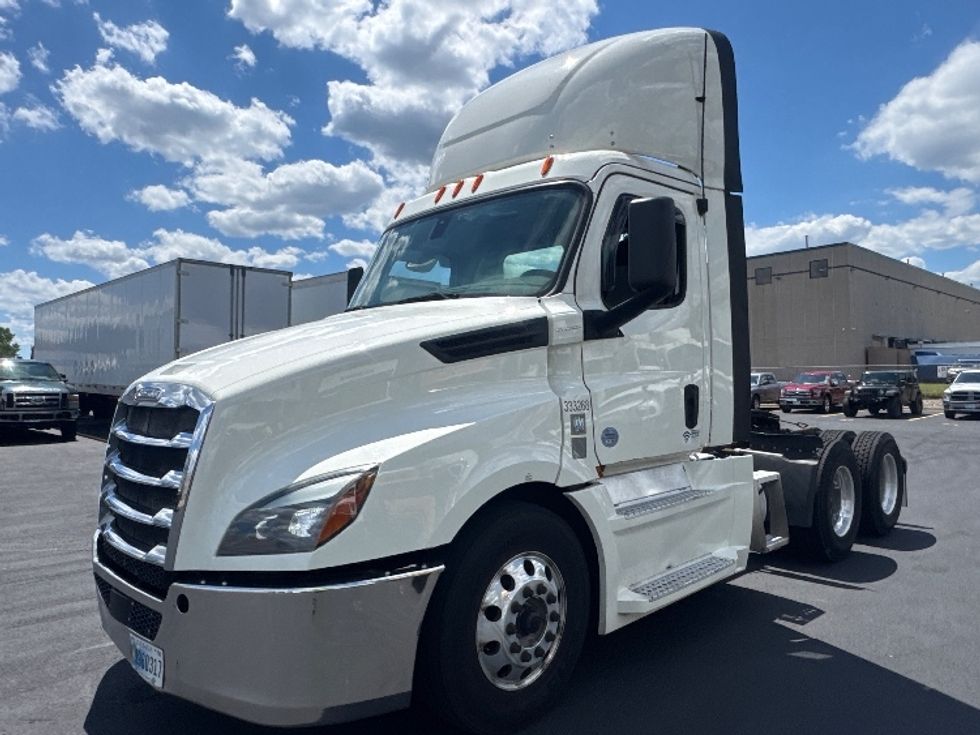 Day Cab Tractor-Heavy Duty Tractors-Freightliner-2019-T12664ST-Brooklyn Park-MN-415,134\n\t\tmiles-$ 40,250 - Image 3