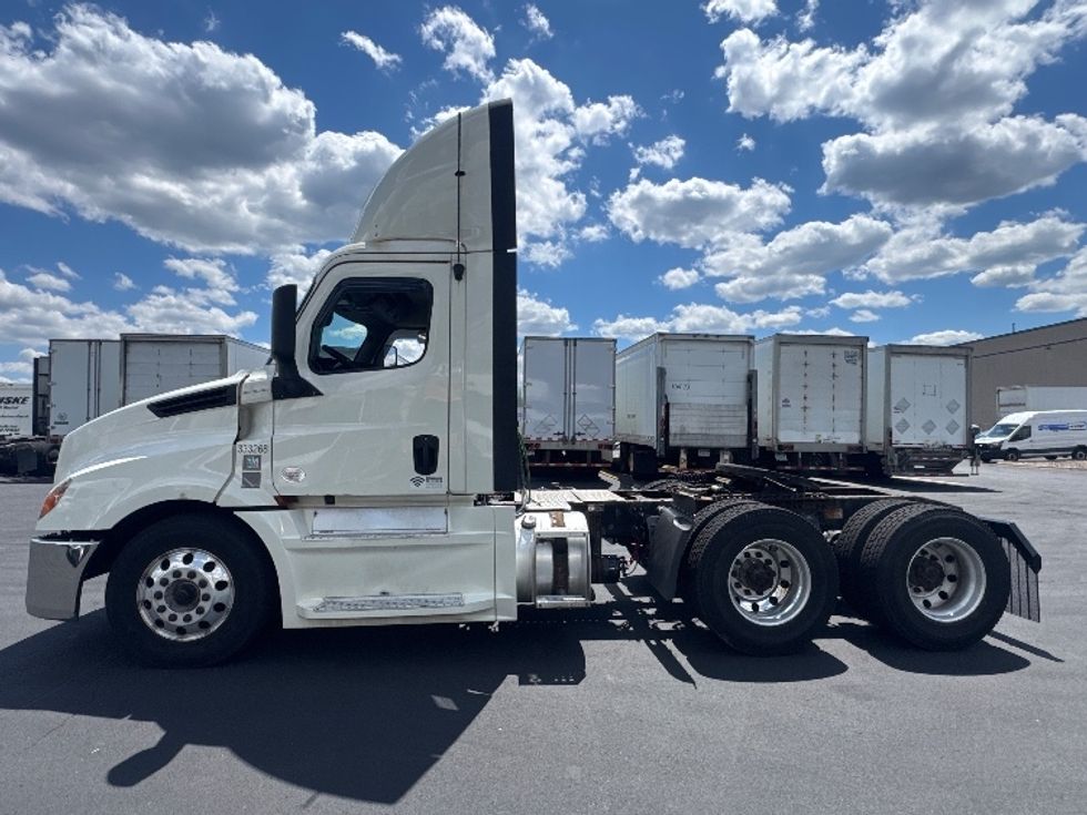 Day Cab Tractor-Heavy Duty Tractors-Freightliner-2019-T12664ST-Brooklyn Park-MN-415,134\n\t\tmiles-$ 40,250 - Image 4