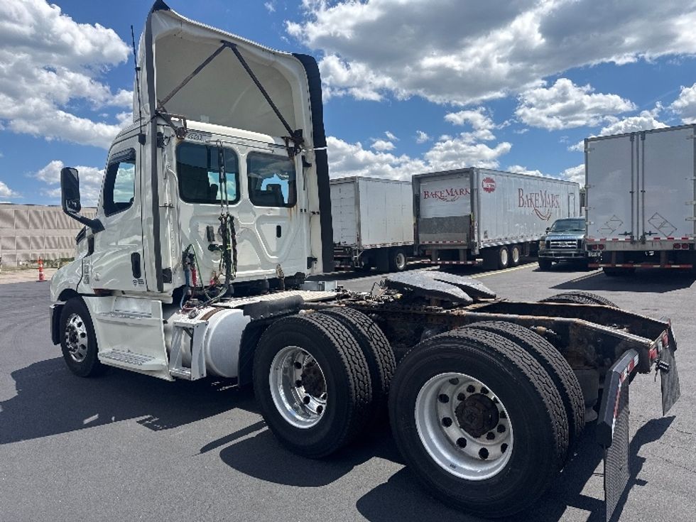 Day Cab Tractor-Heavy Duty Tractors-Freightliner-2019-T12664ST-Brooklyn Park-MN-415,134\n\t\tmiles-$ 40,250 - Image 5