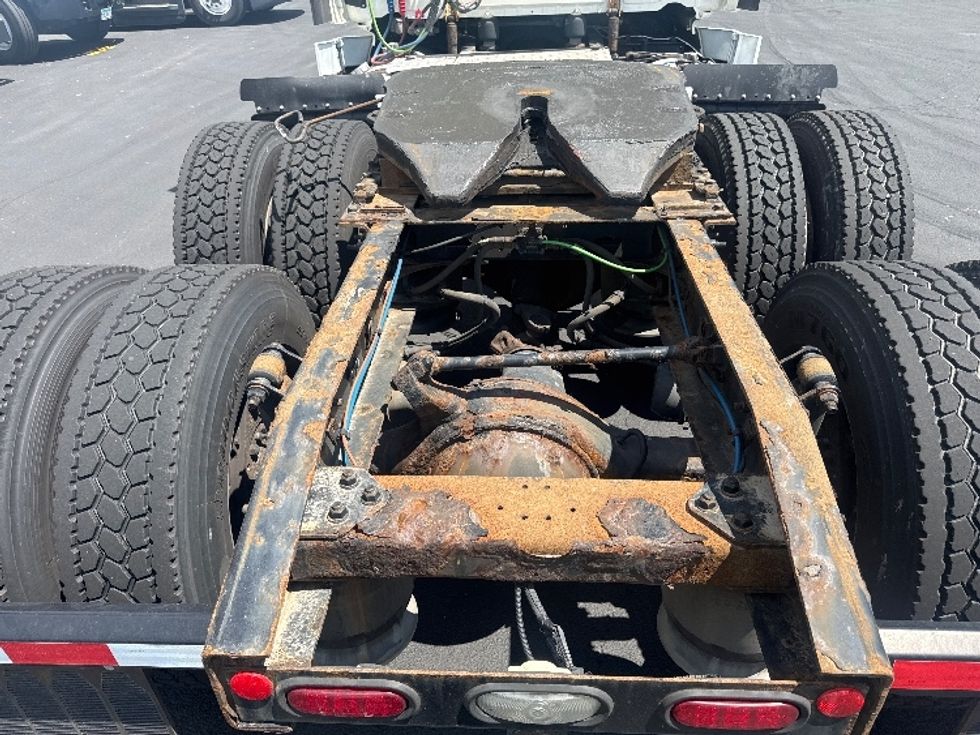 Day Cab Tractor-Heavy Duty Tractors-Freightliner-2019-T12664ST-Brooklyn Park-MN-415,134\n\t\tmiles-$ 40,250 - Image 6