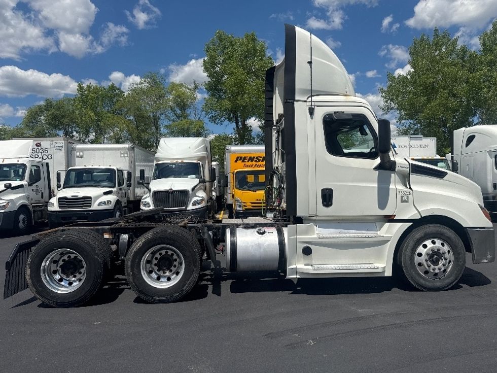 Day Cab Tractor-Heavy Duty Tractors-Freightliner-2019-T12664ST-Brooklyn Park-MN-415,134\n\t\tmiles-$ 40,250 - Image 8