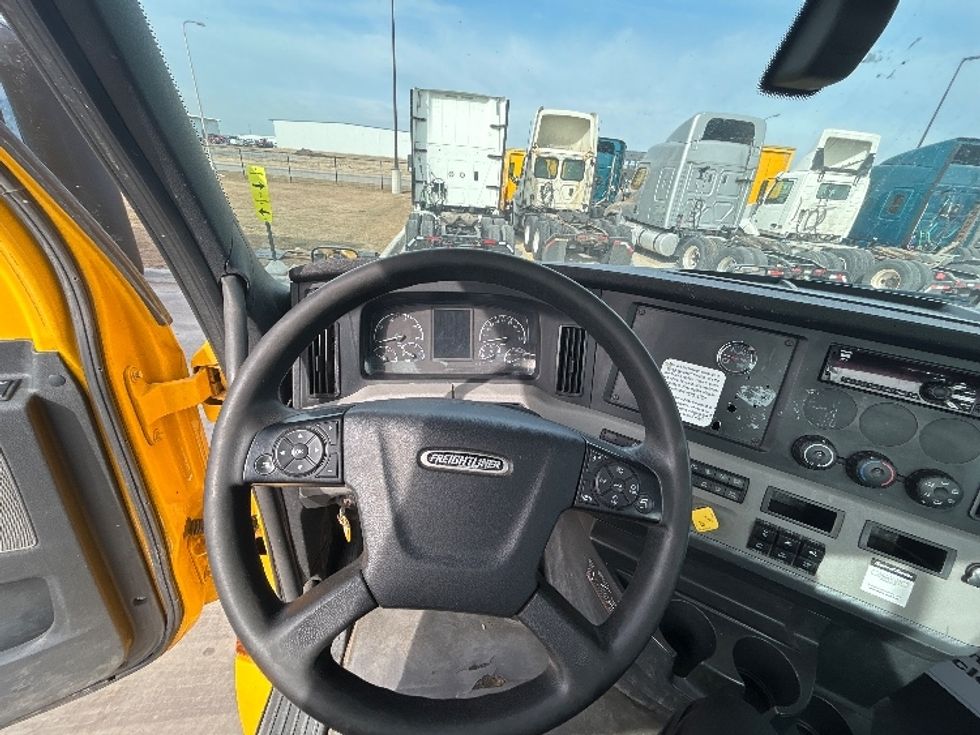 Day Cab Tractor-Heavy Duty Tractors-Freightliner-2019-T12664ST-Brooklyn Park-MN-454,091\n\t\tmiles-$ 39,250 - Image 11