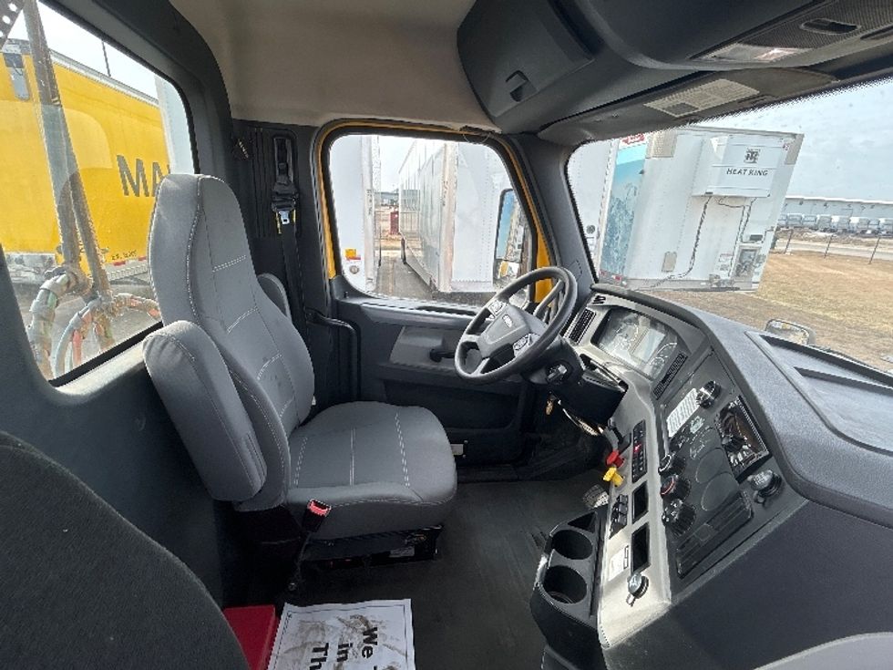 Day Cab Tractor-Heavy Duty Tractors-Freightliner-2019-T12664ST-Brooklyn Park-MN-454,091\n\t\tmiles-$ 39,250 - Image 14