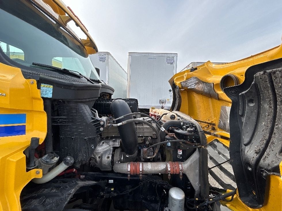 Day Cab Tractor-Heavy Duty Tractors-Freightliner-2019-T12664ST-Brooklyn Park-MN-454,091\n\t\tmiles-$ 39,250 - Image 15