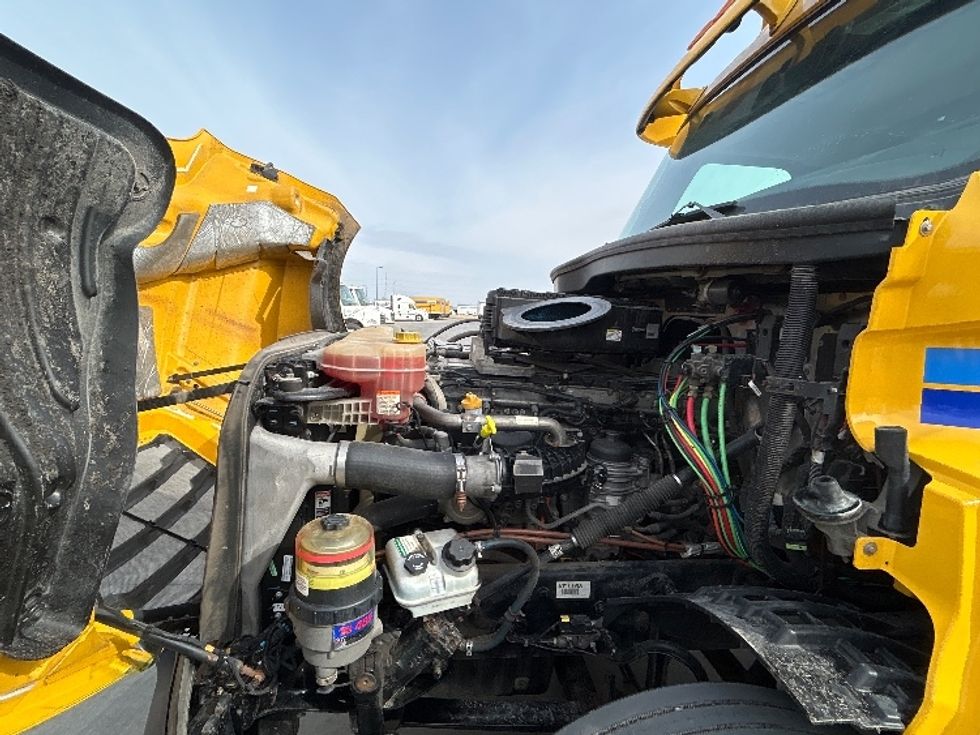 Day Cab Tractor-Heavy Duty Tractors-Freightliner-2019-T12664ST-Brooklyn Park-MN-454,091\n\t\tmiles-$ 39,250 - Image 16