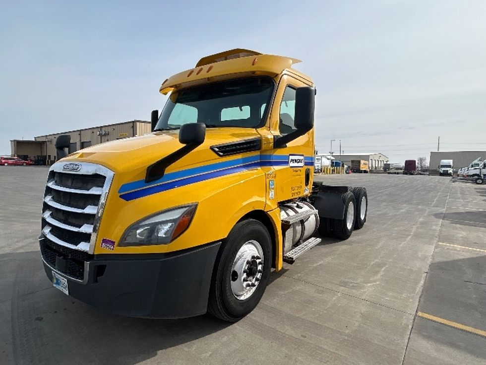 2019 Freightliner Cascadia 126" Day cab photo 3