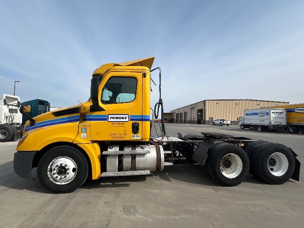 2019 Freightliner Cascadia 126" Day cab photo 4