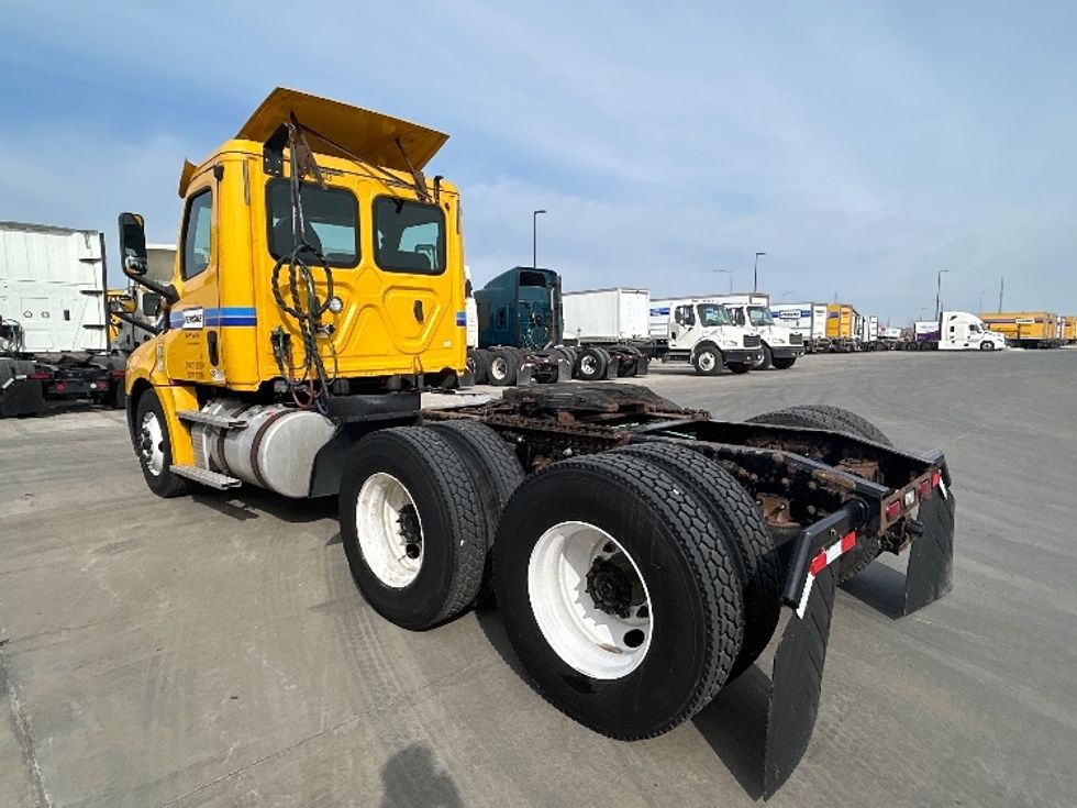Day Cab Tractor-Heavy Duty Tractors-Freightliner-2019-T12664ST-Brooklyn Park-MN-454,091\n\t\tmiles-$ 39,250 - Image 5