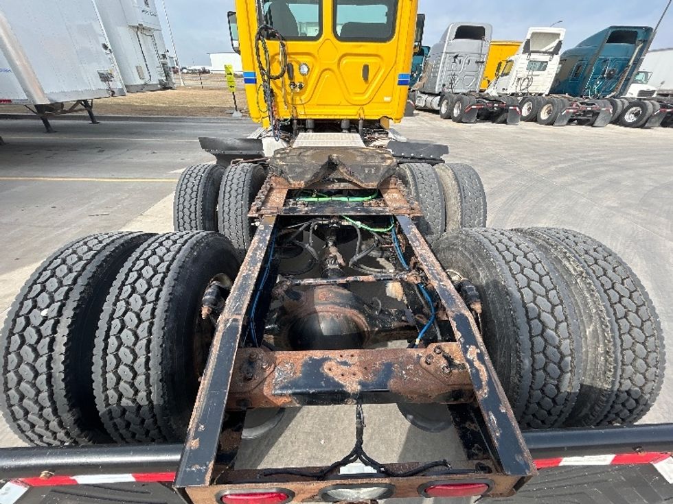 Day Cab Tractor-Heavy Duty Tractors-Freightliner-2019-T12664ST-Brooklyn Park-MN-454,091\n\t\tmiles-$ 39,250 - Image 6