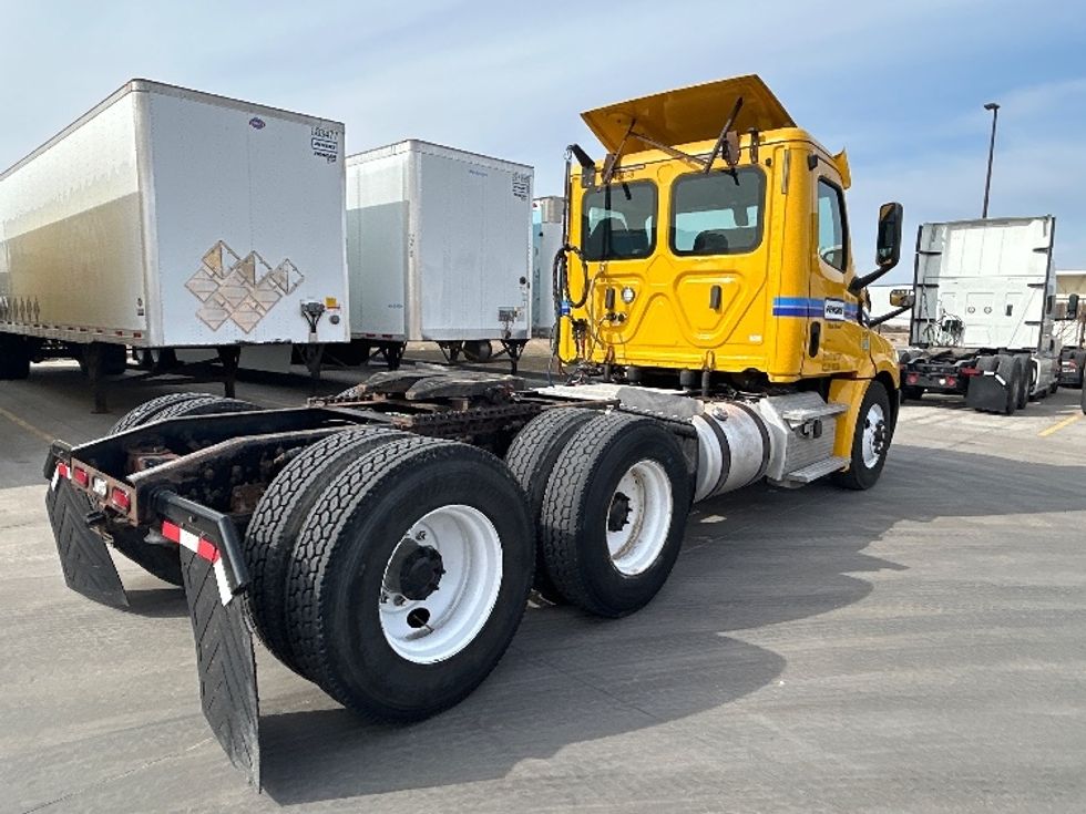 Day Cab Tractor-Heavy Duty Tractors-Freightliner-2019-T12664ST-Brooklyn Park-MN-454,091\n\t\tmiles-$ 39,250 - Image 7