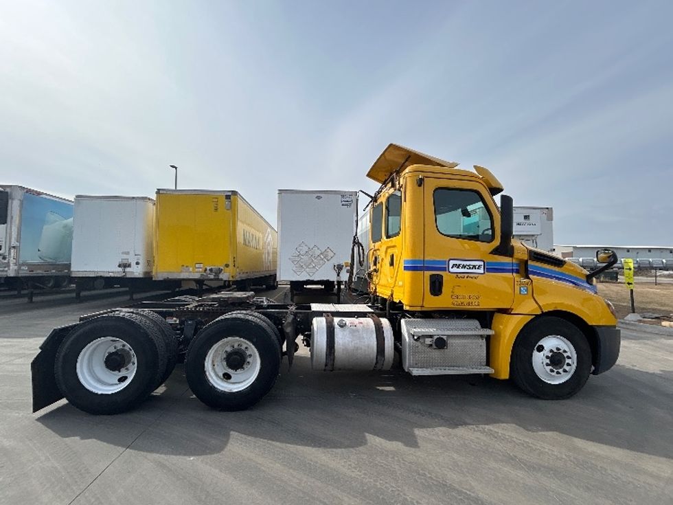Day Cab Tractor-Heavy Duty Tractors-Freightliner-2019-T12664ST-Brooklyn Park-MN-454,091\n\t\tmiles-$ 39,250 - Image 8