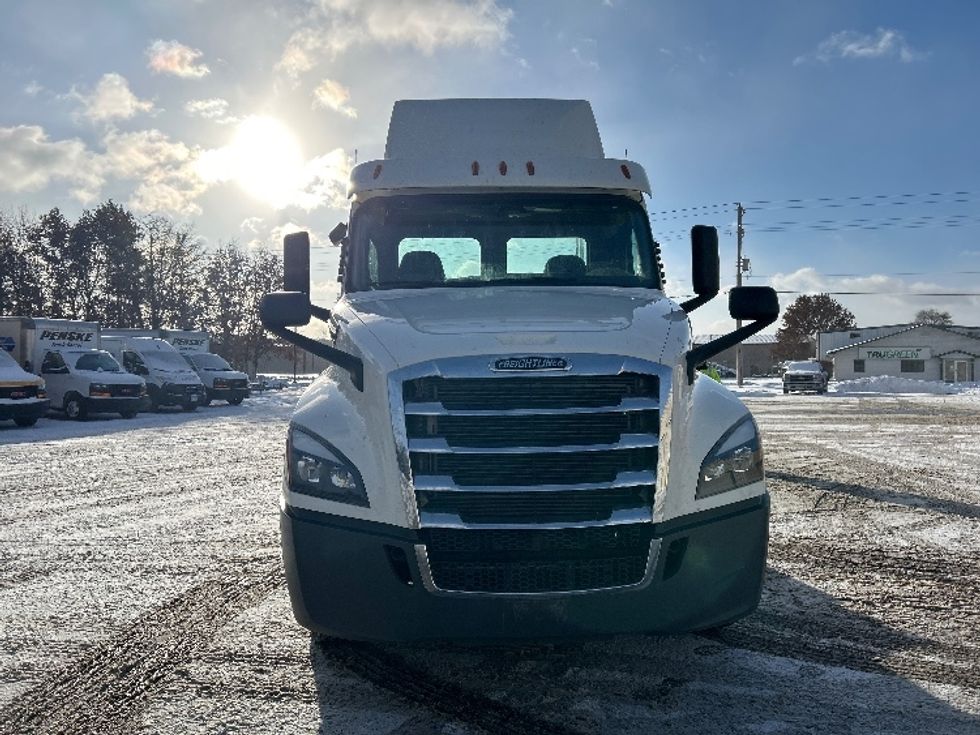 Day Cab Tractor-Heavy Duty Tractors-Freightliner-2019-T12664ST-Brooklyn Park-MN-588,096\n\t\tmiles-$ 26,500 - Image 2
