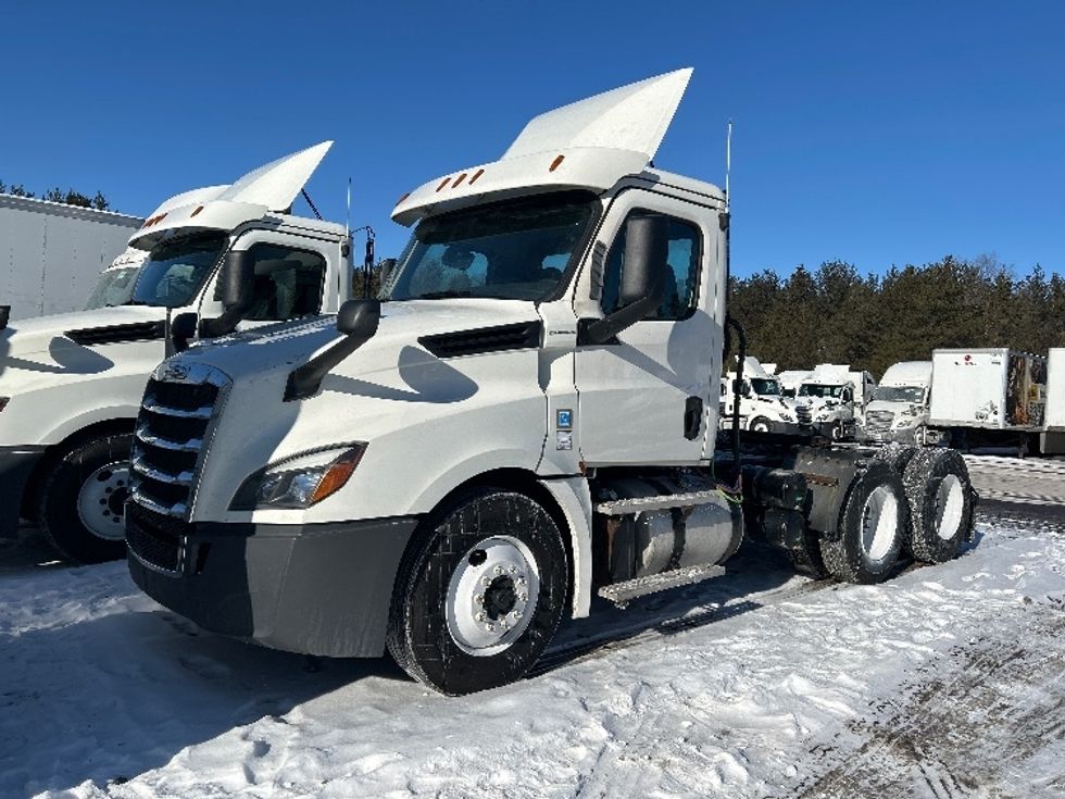 Day Cab Tractor-Heavy Duty Tractors-Freightliner-2019-T12664ST-Brooklyn Park-MN-588,096\n\t\tmiles-$ 26,500 - Image 3