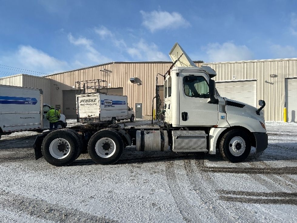 Day Cab Tractor-Heavy Duty Tractors-Freightliner-2019-T12664ST-Brooklyn Park-MN-588,096\n\t\tmiles-$ 26,500 - Image 8