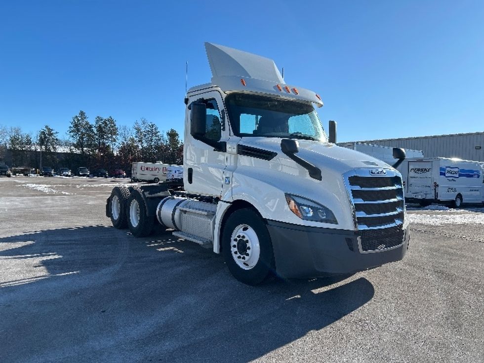 Day Cab Tractor-Heavy Duty Tractors-Freightliner-2019-T12664ST-Brooklyn Park-MN-608,940\n\t\tmiles-$ 25,000 - Image 1