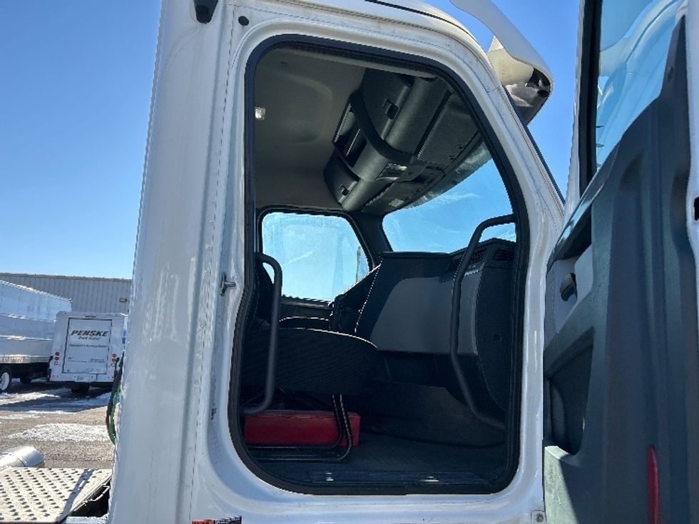 Day Cab Tractor-Heavy Duty Tractors-Freightliner-2019-T12664ST-Brooklyn Park-MN-608,940\n\t\tmiles-$ 25,000 - Image 12