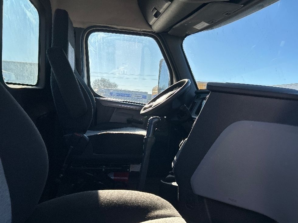 Day Cab Tractor-Heavy Duty Tractors-Freightliner-2019-T12664ST-Brooklyn Park-MN-608,940\n\t\tmiles-$ 25,000 - Image 14