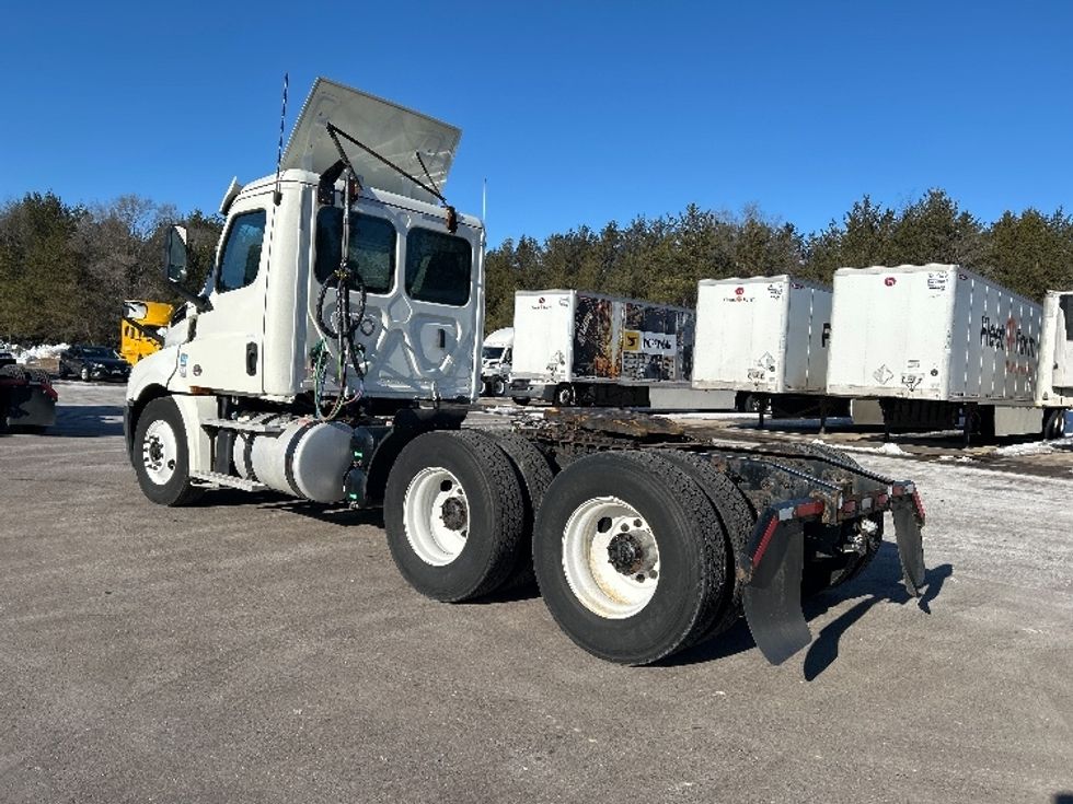 Day Cab Tractor-Heavy Duty Tractors-Freightliner-2019-T12664ST-Brooklyn Park-MN-608,940\n\t\tmiles-$ 25,000 - Image 5