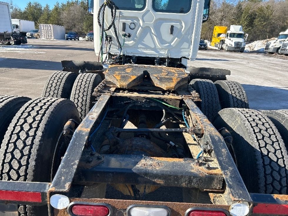 Day Cab Tractor-Heavy Duty Tractors-Freightliner-2019-T12664ST-Brooklyn Park-MN-608,940\n\t\tmiles-$ 25,000 - Image 6