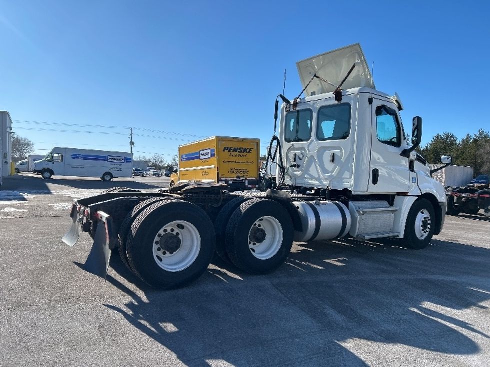 Day Cab Tractor-Heavy Duty Tractors-Freightliner-2019-T12664ST-Brooklyn Park-MN-608,940\n\t\tmiles-$ 25,000 - Image 7