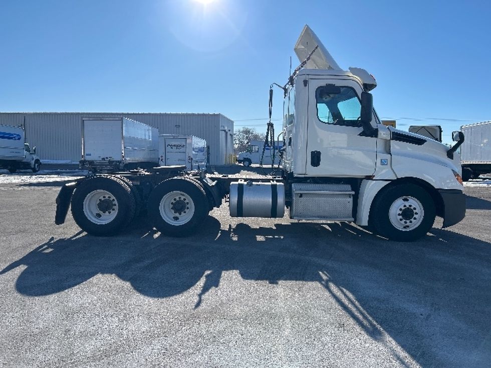 Day Cab Tractor-Heavy Duty Tractors-Freightliner-2019-T12664ST-Brooklyn Park-MN-608,940\n\t\tmiles-$ 25,000 - Image 8