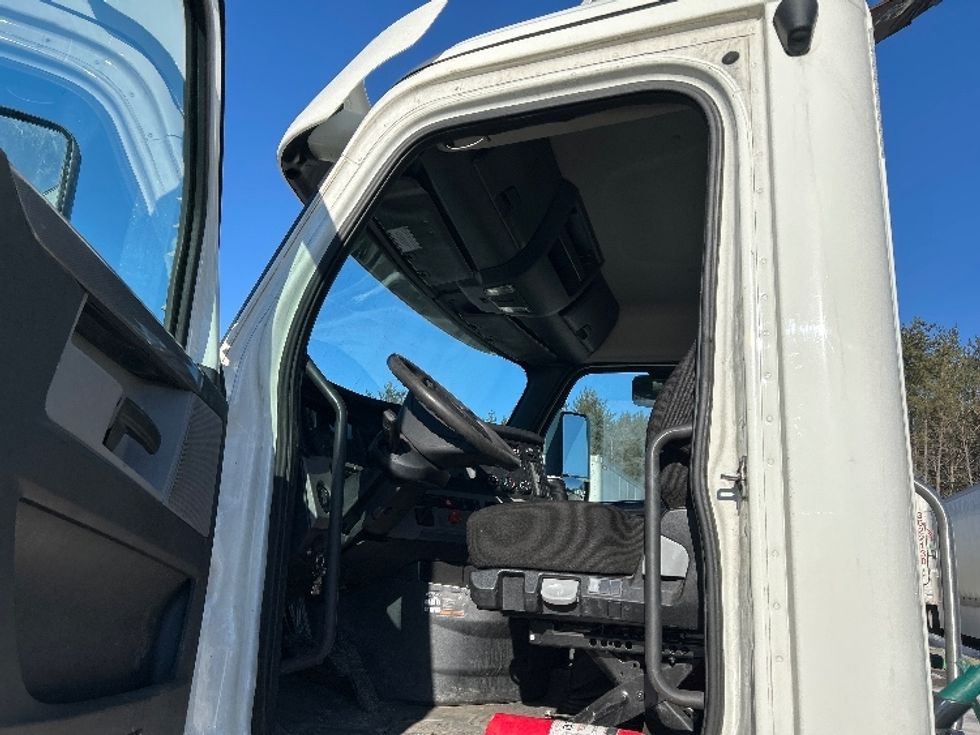 Day Cab Tractor-Heavy Duty Tractors-Freightliner-2019-T12664ST-Brooklyn Park-MN-608,940\n\t\tmiles-$ 25,000 - Image 9