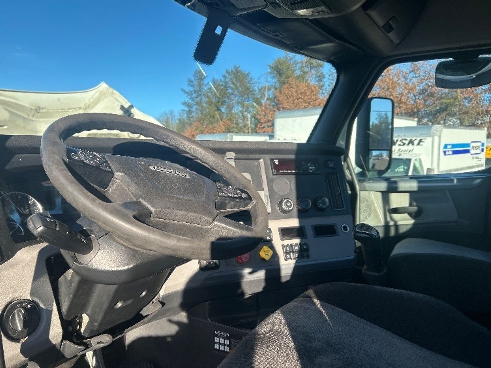 Day Cab Tractor-Heavy Duty Tractors-Freightliner-2019-T12664ST-Brooklyn Park-MN-613,355\n\t\tmiles-$ 23,500 - Image 10