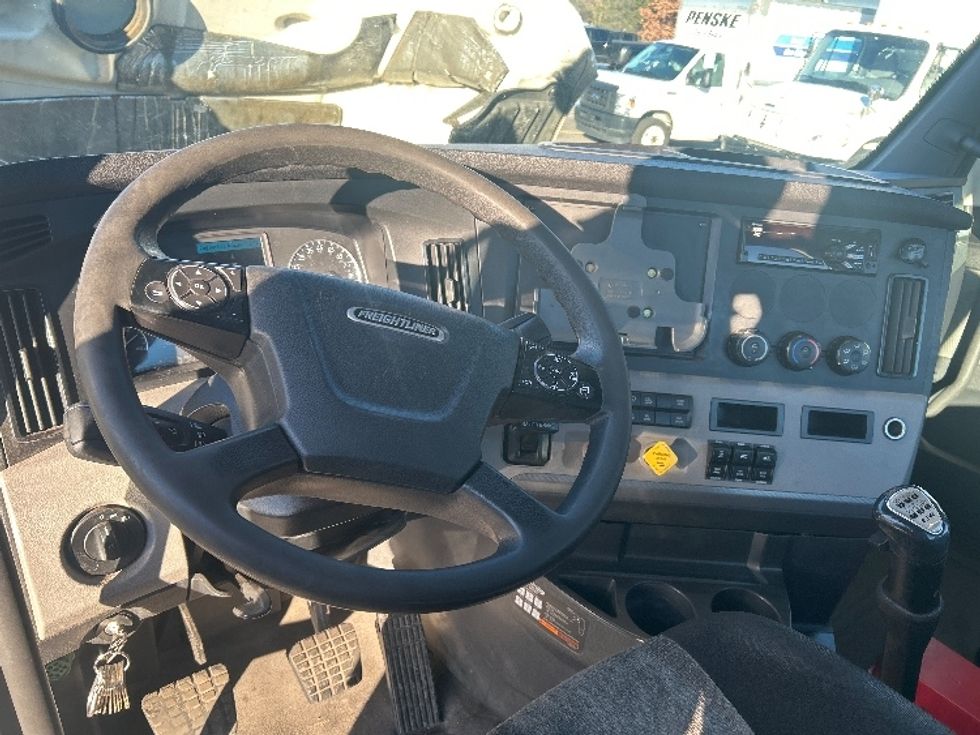 Day Cab Tractor-Heavy Duty Tractors-Freightliner-2019-T12664ST-Brooklyn Park-MN-613,355\n\t\tmiles-$ 23,500 - Image 11