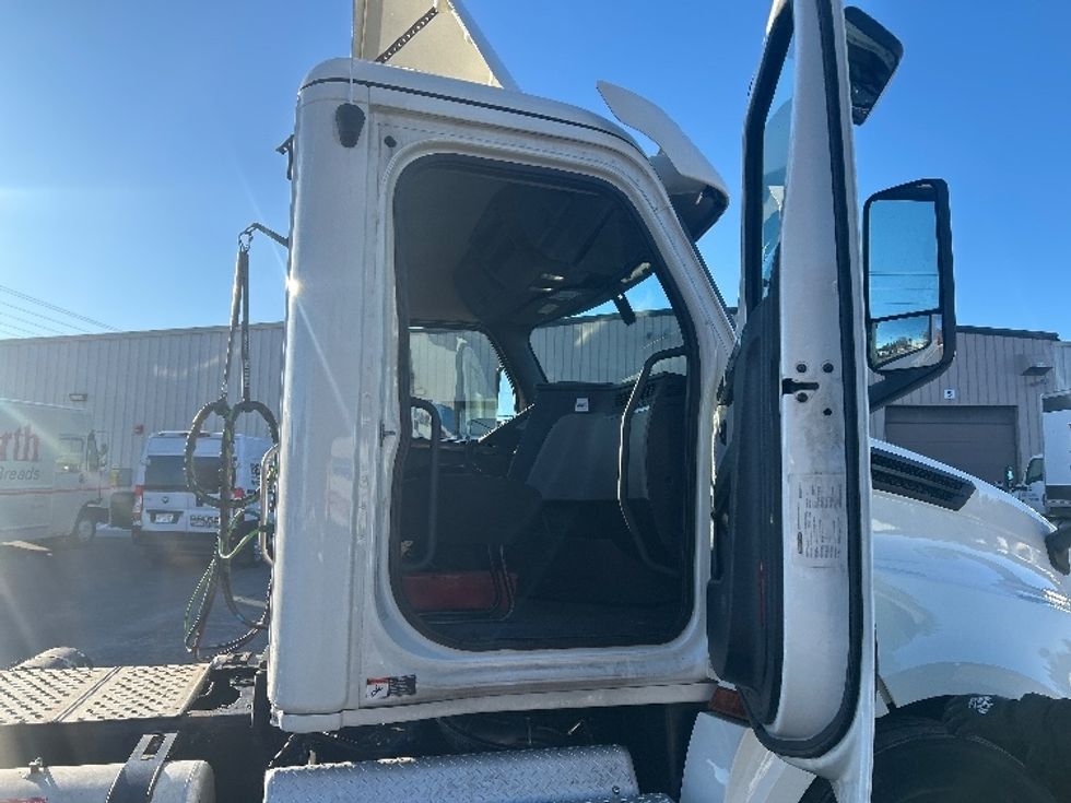 Day Cab Tractor-Heavy Duty Tractors-Freightliner-2019-T12664ST-Brooklyn Park-MN-613,355\n\t\tmiles-$ 23,500 - Image 12