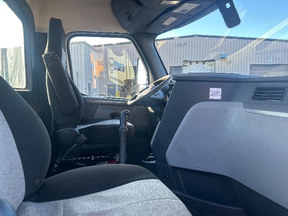 Day Cab Tractor-Heavy Duty Tractors-Freightliner-2019-T12664ST-Brooklyn Park-MN-613,355\n\t\tmiles-$ 23,500 - Image 14